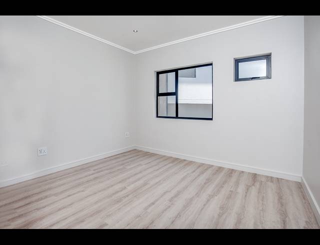 3 BEDROOM APARTMENT FOR SALE IN BRYANSTON
